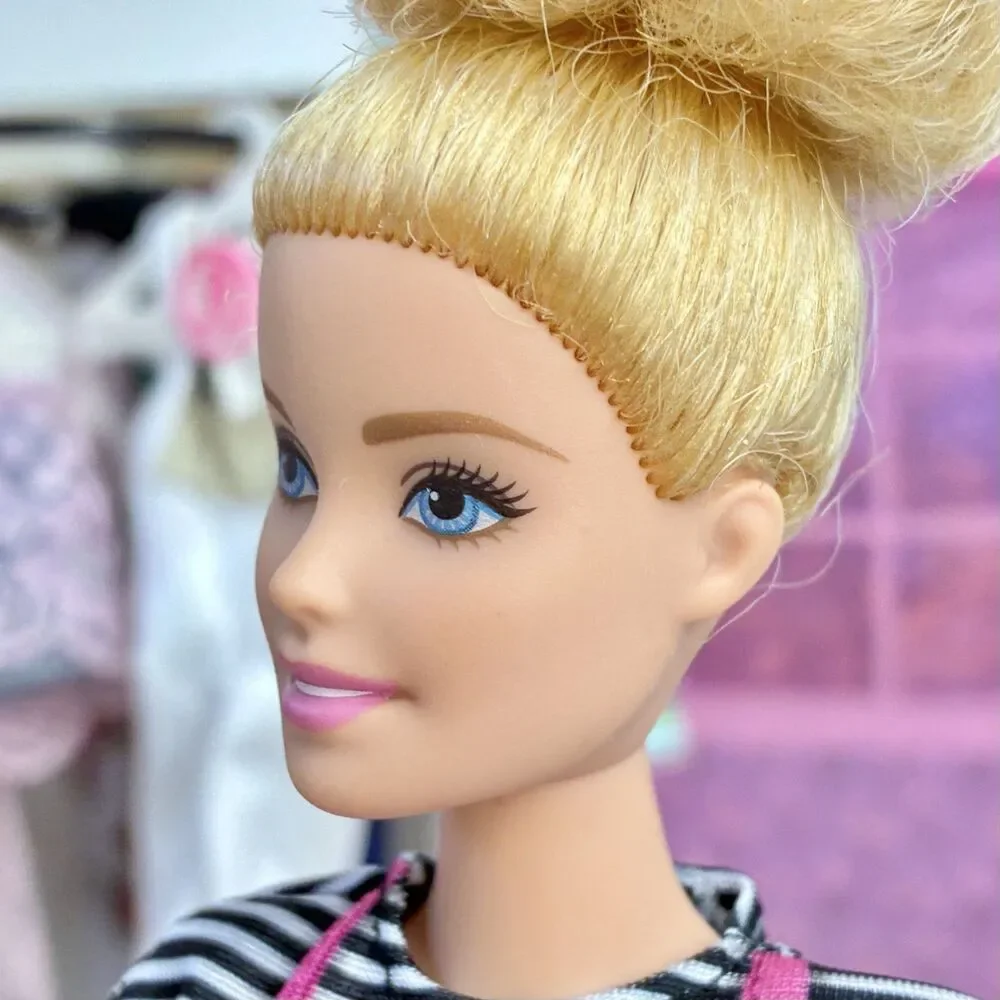 Barbie You Can Be Anything Coffee Shop Barista Doll Curvy Blonde Bun Millie Face
